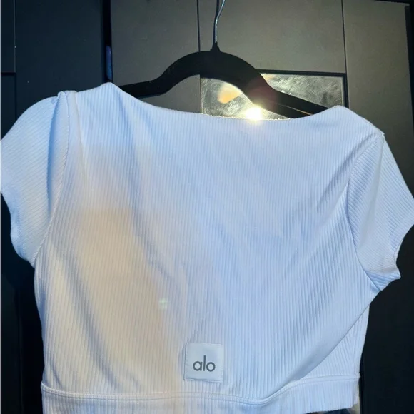 ALO Yoga White Buttoned Crop Top Short Sleeve - Picture 2 of 2